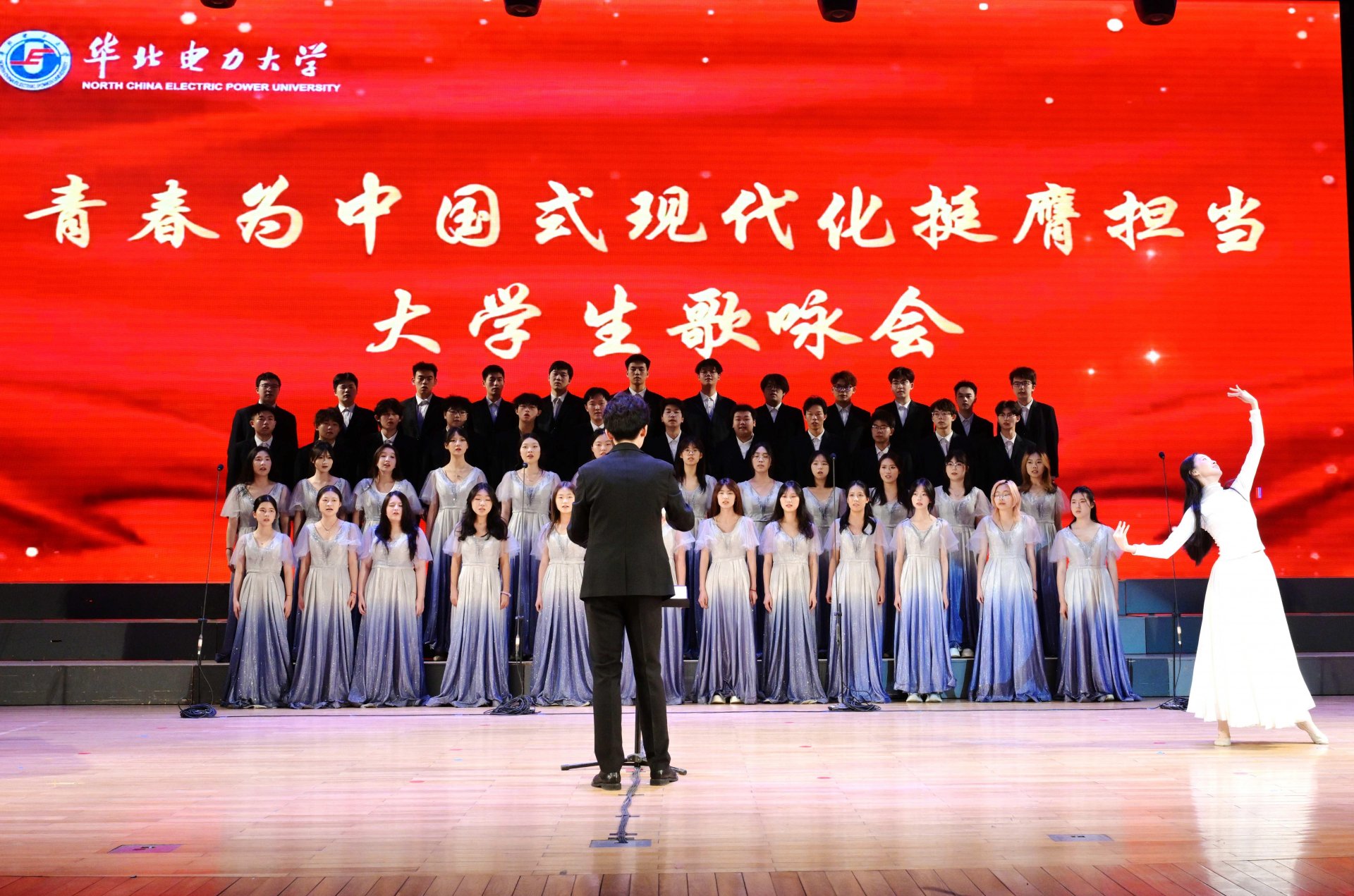 挺身奋进新时代,