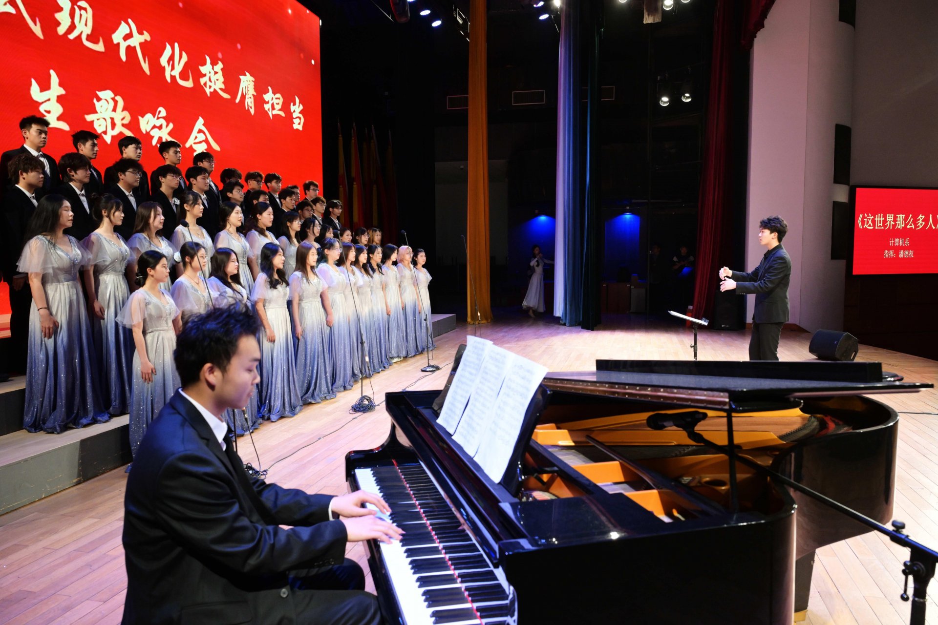 挺身奋进新时代