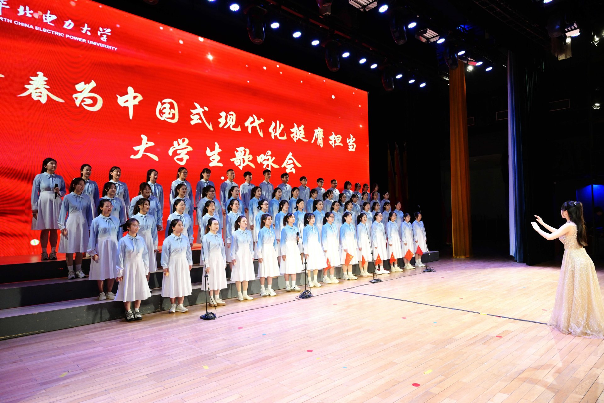 意气风发少年郎。