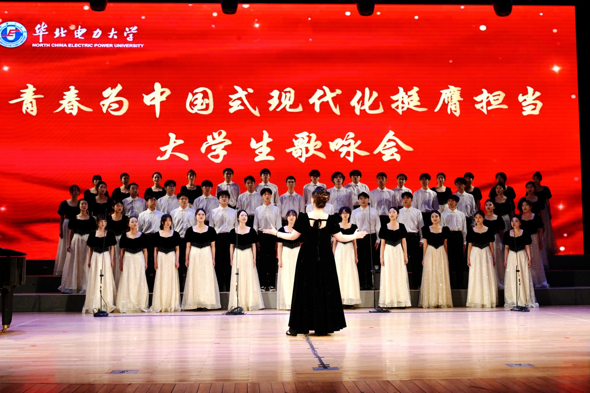 勇担重任谱华章