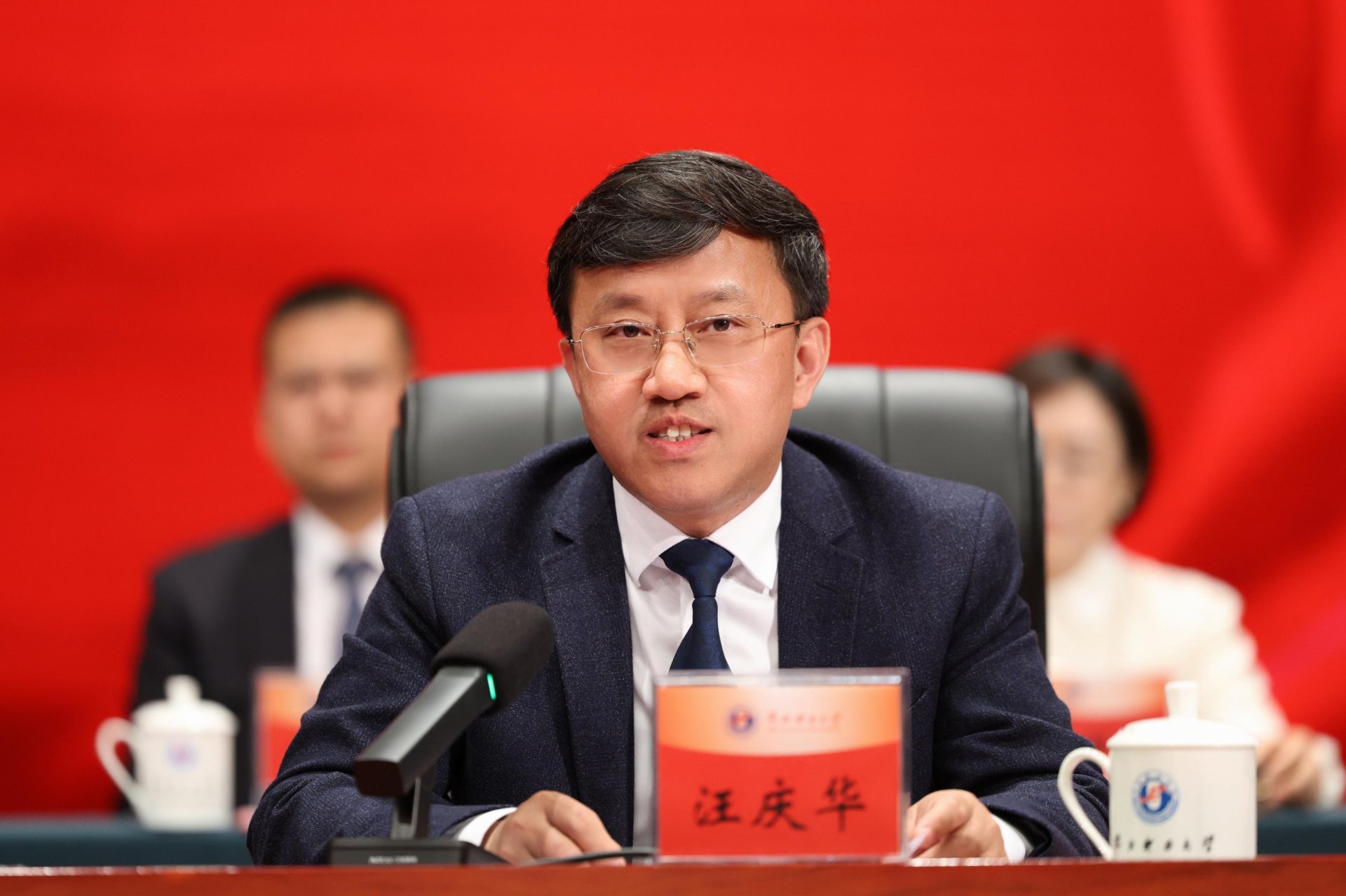 校全民牛牛官网玩法说明副书记郭孝锋