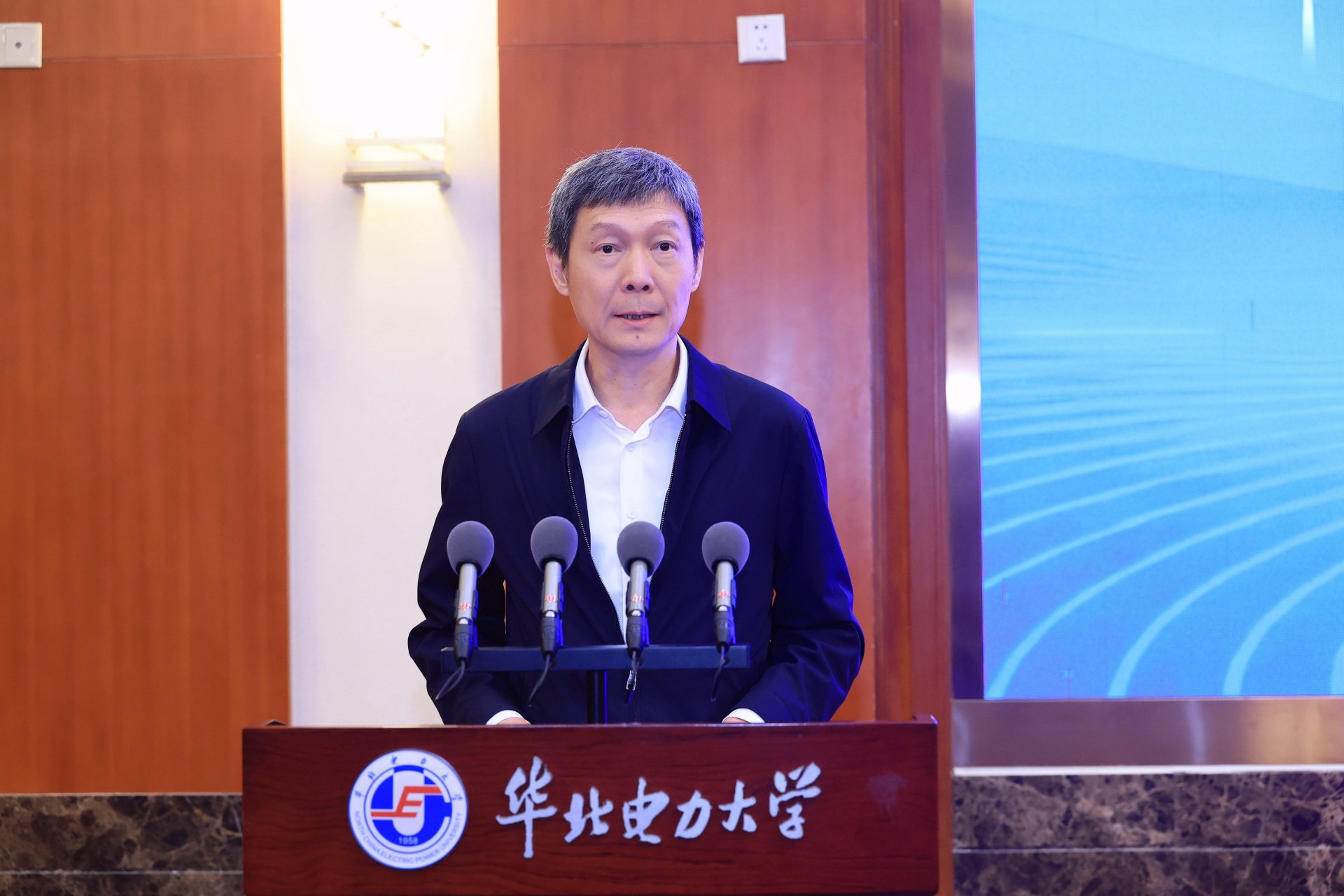 未来科学城党工委书记甘靖中